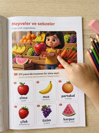İlk 100 Kelimem kitabının iç sayfası, çocuk eliyle